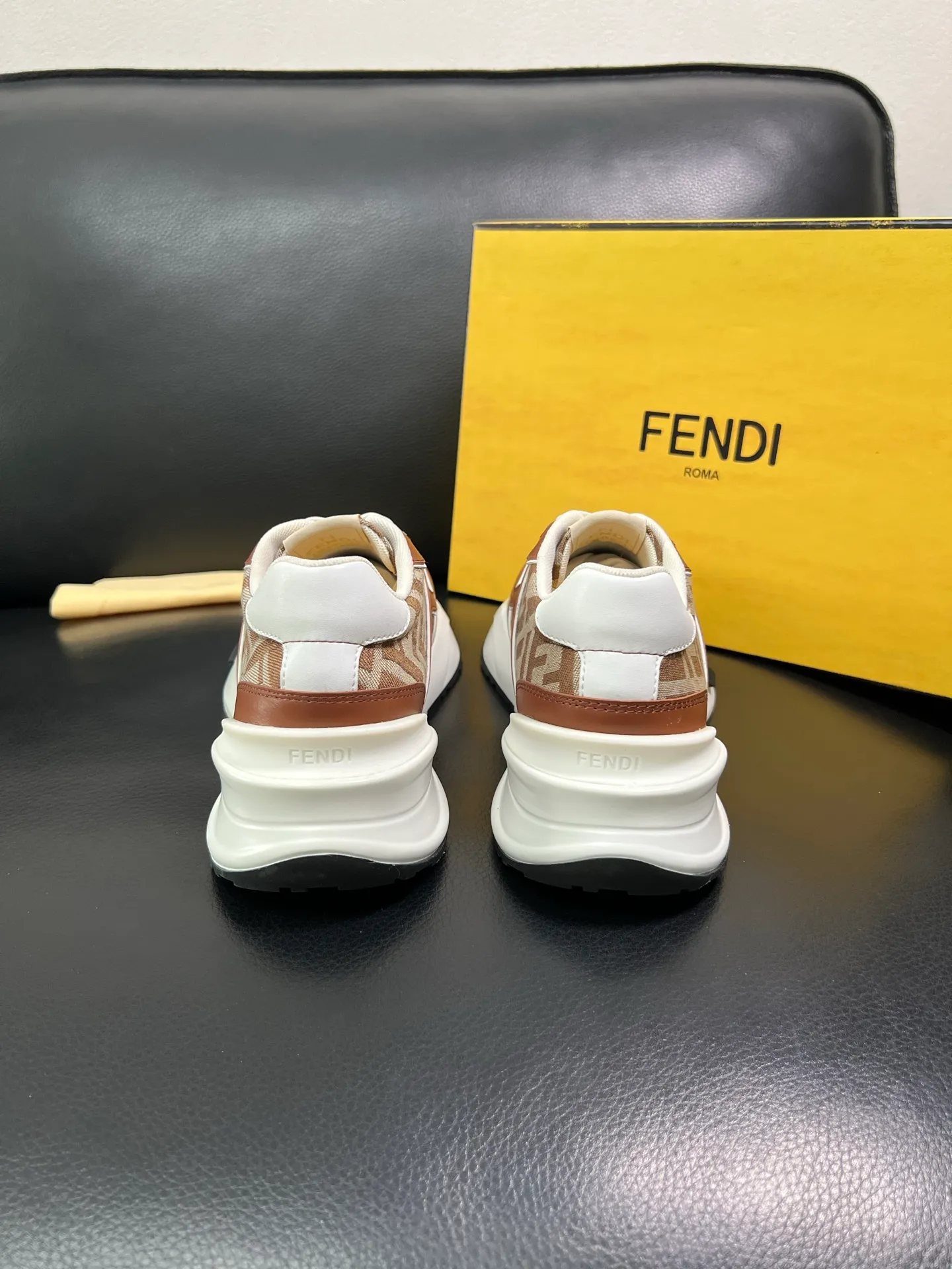Men's shoes 💰840 FENDI top purchasing Fendi counters are equipped with the original factory, original fabrics imported from Italy, breathable and comfortable cowhide lining, soles: original soles specially provided by the original factory are super comfortable, original factory orders 🔍high quality, you can enter and exit the counter at will, welcome to compare, code number 39-44 (customized 38-45) 85856